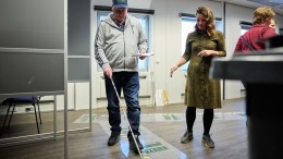 Recht op hulp in stemhokje in Kieswet