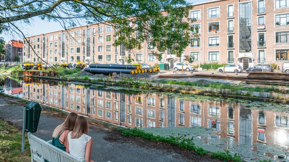 Warmtebuizen liggen te wachten op de aanleg van een warmtenet. In dit geval in Den Haag.