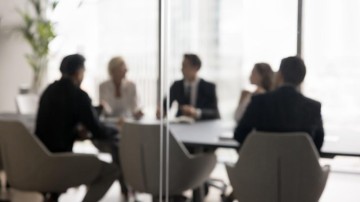 Ambtenaren: stop met bureaucratie en vergadercultuur