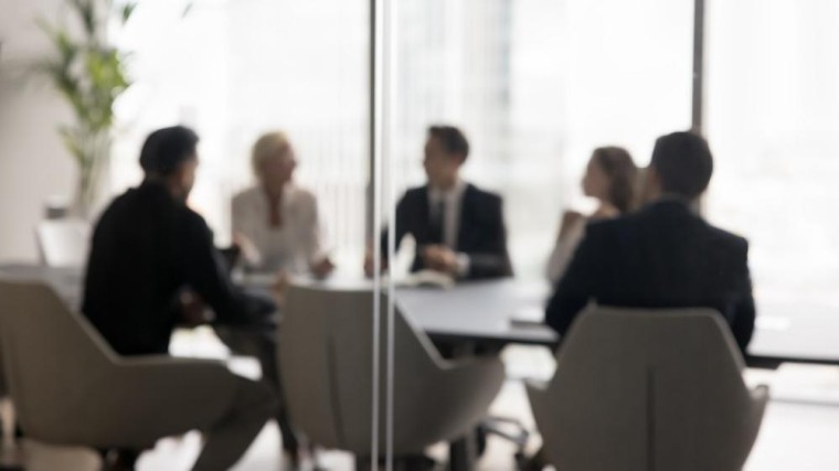 Ambtenaren: stop met bureaucratie en vergadercultuur