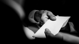 ‘Trek integriteitsnormen rijk en lokaal bestuur gelijk’