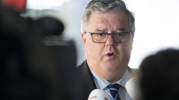 Bruls: kansloze asielzoeker eerder weren