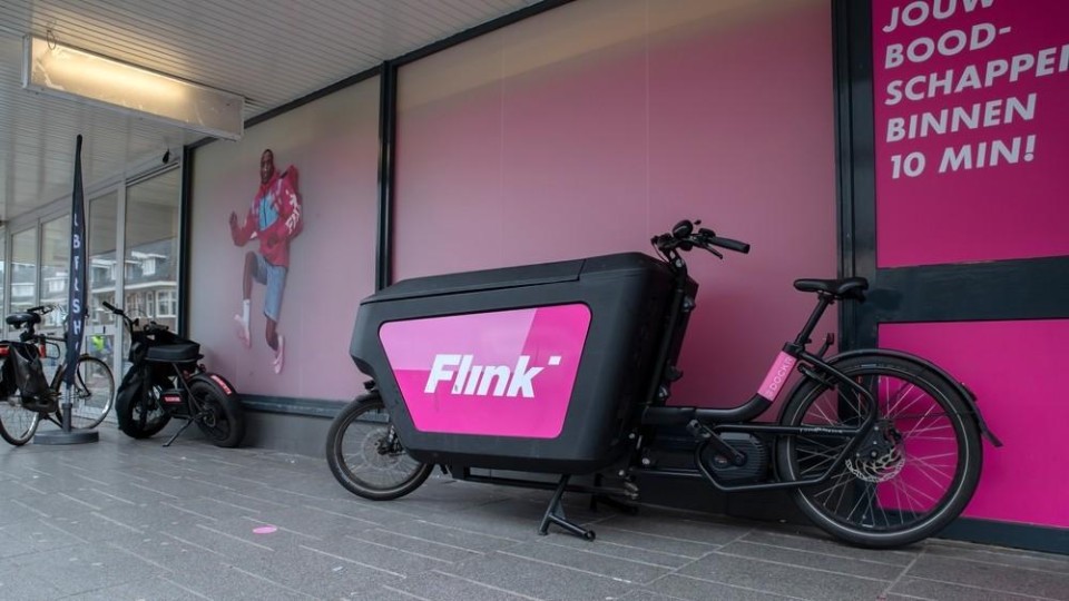 Darkstore met bezorgfiets van Flink