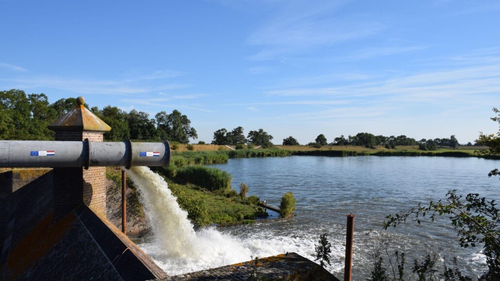 Zoet water wordt gebied waterschap Amstel, Gooi en Vecht ingepompt