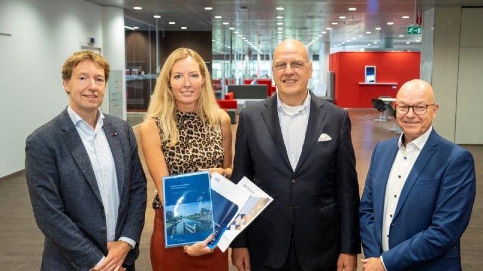 Vertegenwoordigers van decentrale overheden met Eva Heijblom