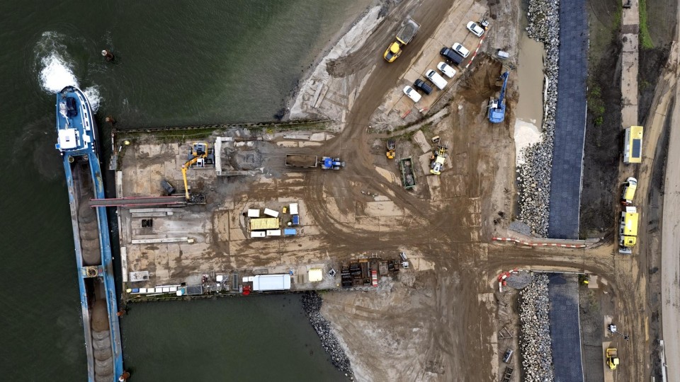 Eind vorig jaar werd gewerkt aan een dijkverhoging bij het Markermeer.