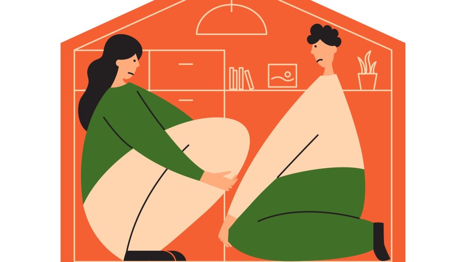 Man en vrouw in te krap huis