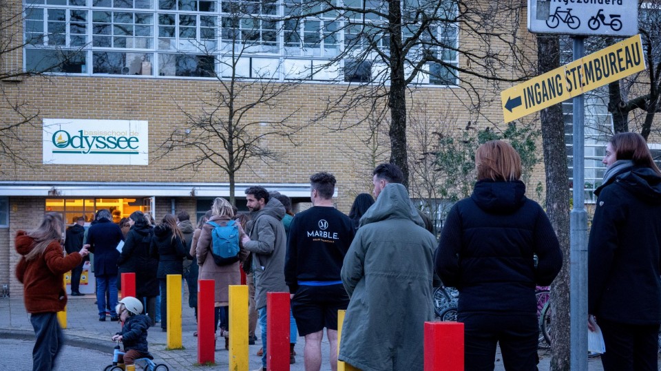 Rij voor stembureau Utrecht