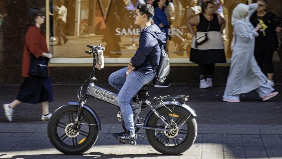 Een fatbiker in het centrum van Den Haag