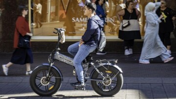 Gemeenten zien helmplicht voor jonge fatbikers wel zitten, maar wie gaat handhaven?