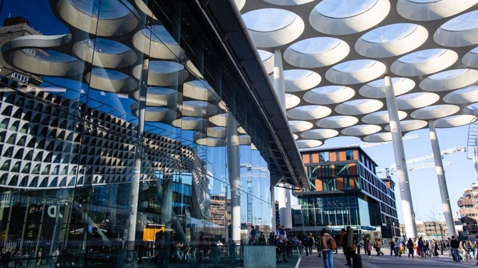 Het Bollendak aan het Stationsplein in Utrecht