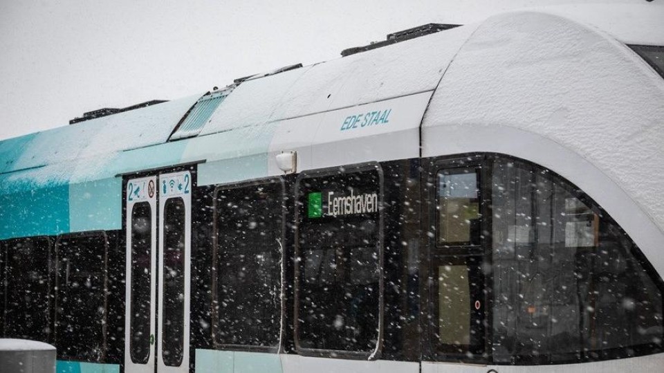 Een regionale trein van vervoerder Arriva die vernoemd is naar de Groningse zanger Ede Staal.