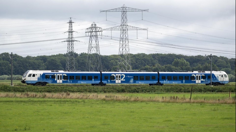 Overijssel legt 33 miljoen euro neer voor twee treinstellen