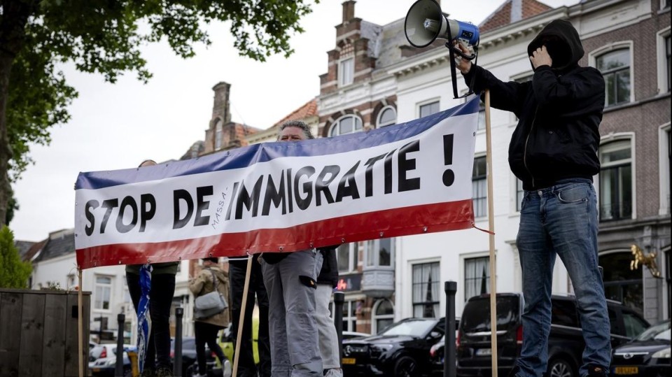 Demonstratie bij gemeentehuis Zaltbommel