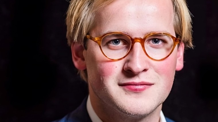 ‘Ambtenaar moet opstaan tegen partijpolitiek bestuurder’