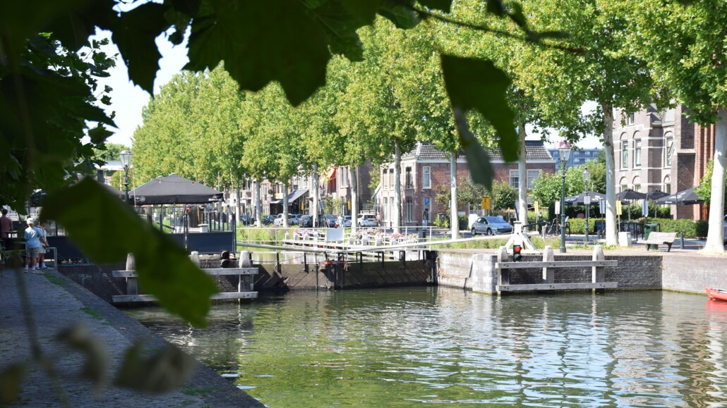 Een andere droogtemaatregel die al wel genomen is, is het sluiten van de sluis in Weesp