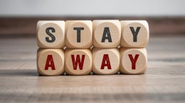 Amsterdam wil af van overlast toeristen: 'Stay Away'