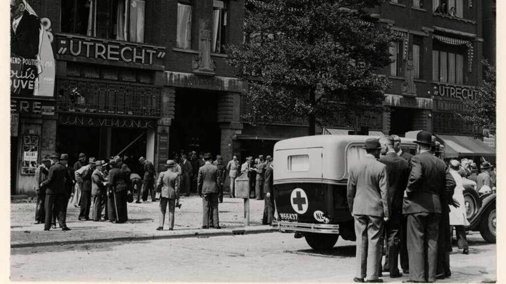 De Coolsingel in Rotterdam vlak na de moord op Konovalets in 1938.