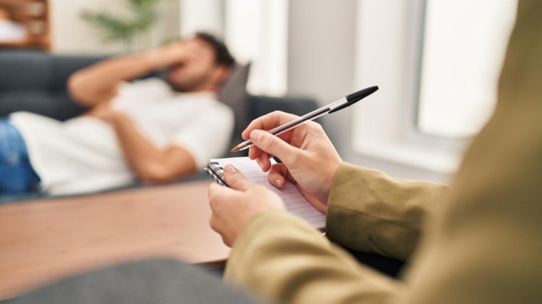 Wachtlijst GGZ kost honderden miljoenen