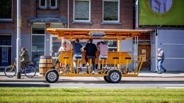 Aboutaleb wil bierfiets in de ban doen