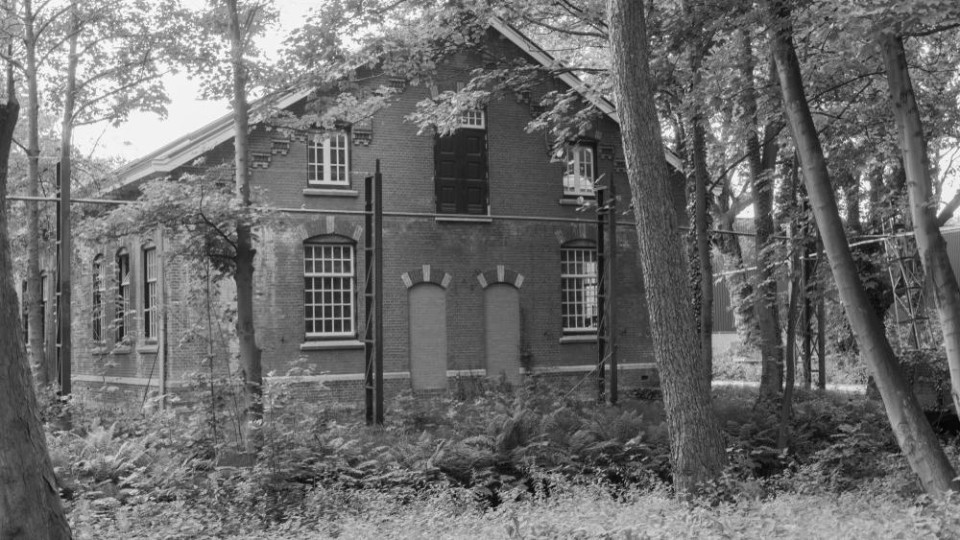 Gebouw op het Hembrug terrein in Zaanstad
