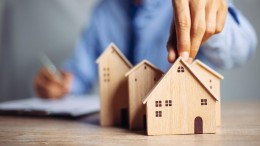 Halsema vraagt om vergunning voor kopen vastgoed