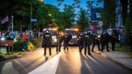 VNG wil spoedoverleg met kabinet over 'terreur' bij azc-protesten