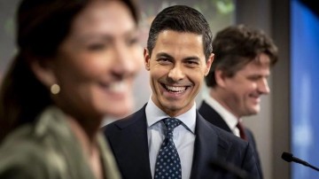 Nieuwe coalitie: veel vertrouwen in het centrum, weinig op de flanken