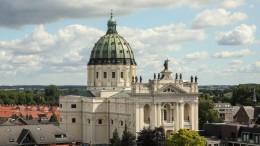 Burgemeester ‘schopt’ verdienmodel pandjesbazen onderuit