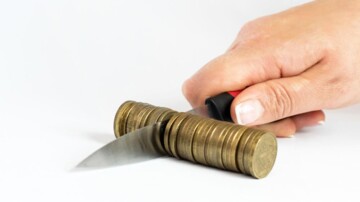 BZK moet het met 36 procent minder ambtenarenbudget doen