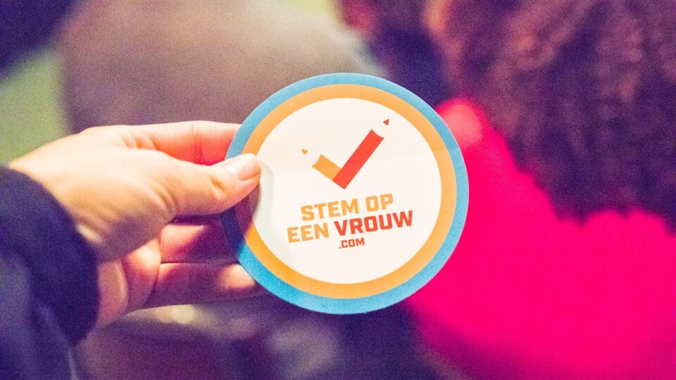 vrouwen stemmen minder