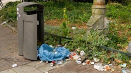 Amsterdam wil dat Verpact meer betaalt voor aangepaste afvalbak