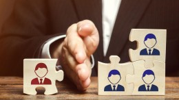 Topambtenaren: ‘Beperk het aantal ministeries’