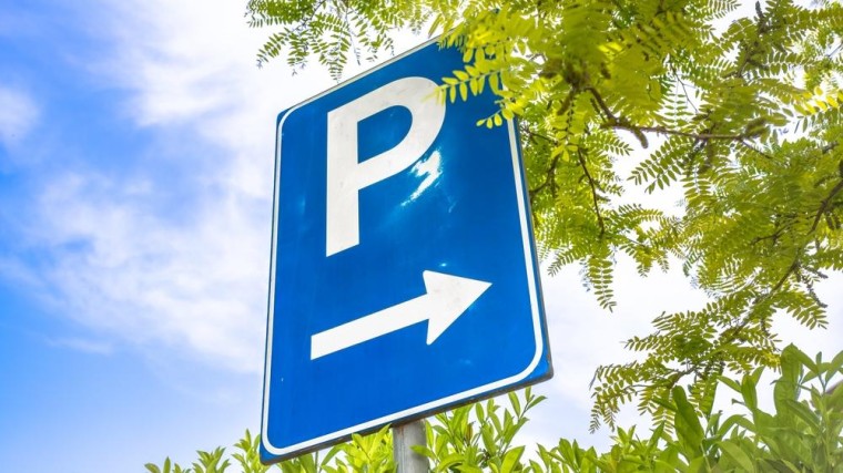 Hoge ambtenaar SZ ontslagen na bestellen 152 parkeerkaarten