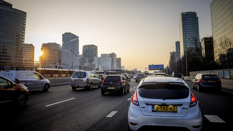 Werken loont, maar kost ook geld