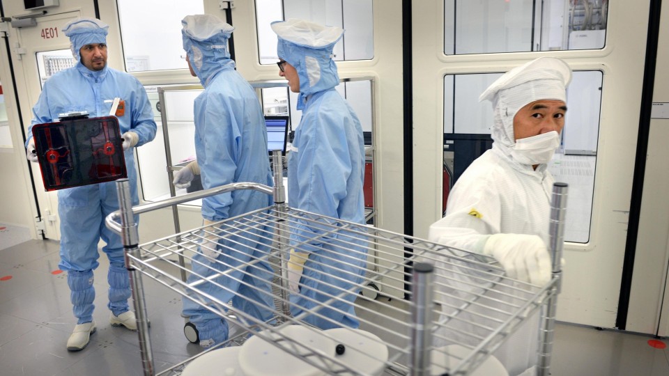 Medewerkers van chipfabrikant ASML Foto Marcel van den Bergh ANP