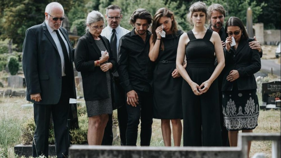Familie bij een begrafenis