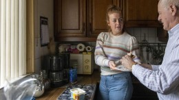 Kamer wil pgb-zorgverleners verzekeren tegen ziekte en WW