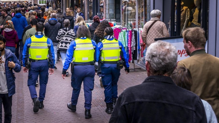 Gemeente tussen hamer en aambeeld bij 'hoofddoekverbod'