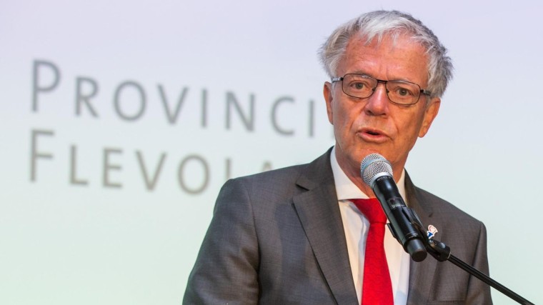 Langstzittende commissaris van de koning Verbeek stopt