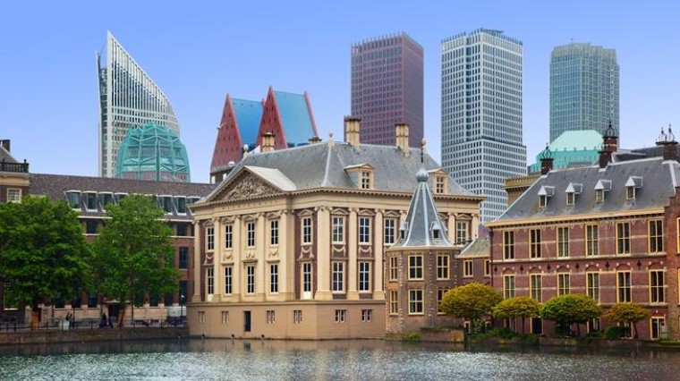 Wat geven gemeenten en provincies uit aan raden en staten?