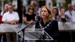 Schouten: herdenking is niet moment voor statement