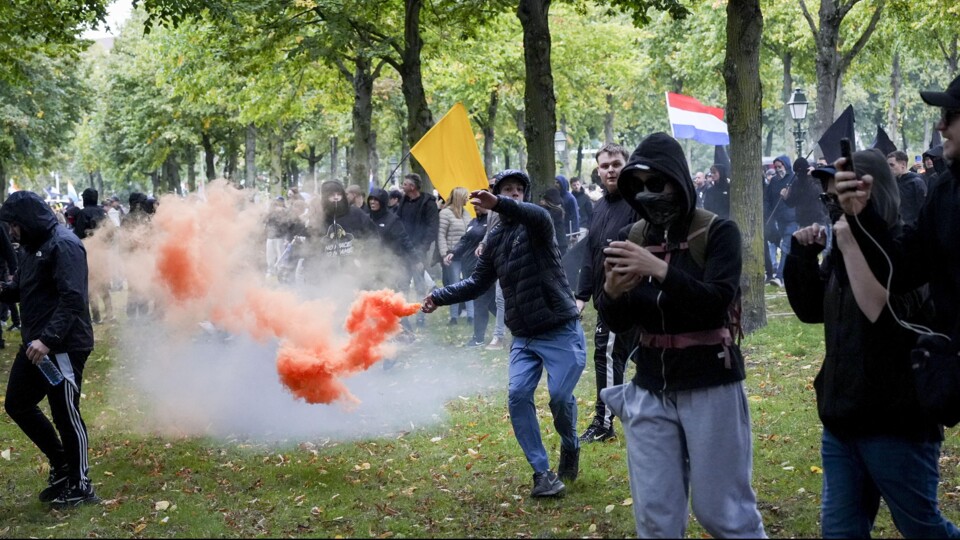 Demonstranten in Den Haag tijdens een protest onder de noemer 'Wij Zijn Het Volk' op het Malieveld.