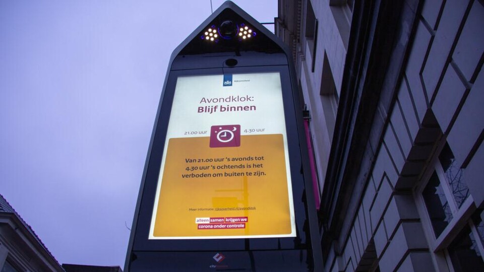 Waarschuwingsbord avondklok