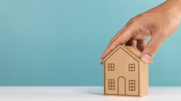 Statushouder bouwt zijn eigen huis