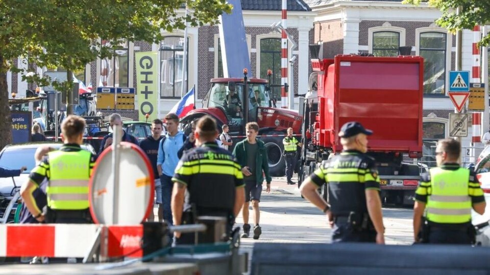 Politie bij een boerendemonstratie in Leeuwarden, begin september