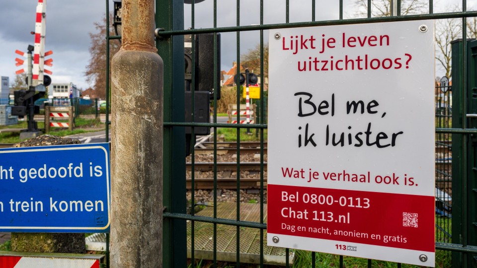 Bord met Bel me, ik luister