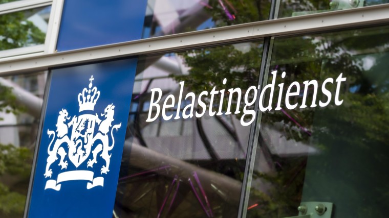 Hoe een stokoude programmeertaal de overheid in zijn greep houdt