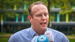 Heerma belt standaard met raadsleden bij bedreiging 