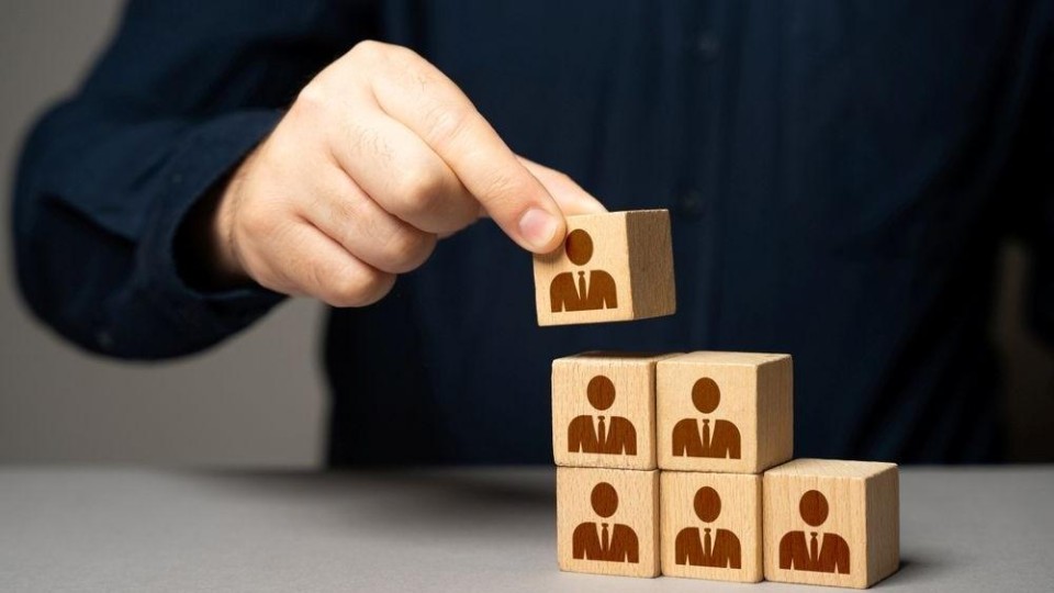 Meer banen, maar minder vacatures bij overheid